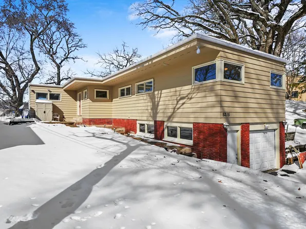 5215 E Lake Shore Dr, Wonder Lake, IL 60097
