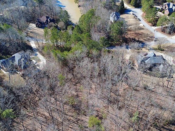 5th image of 105 Hampton Ln