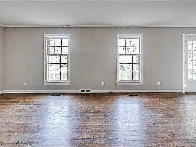 1402 Roanoke Dr — Photo 28