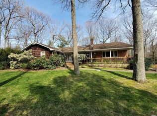 28 Cherry Ln, Syosset, NY 11791