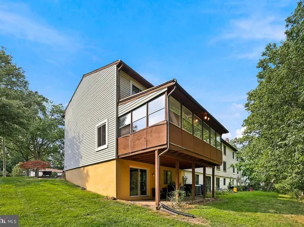 2631 Cranberry Cir, Harrisburg, PA 17110