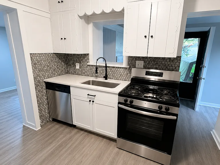 2093 Newcome St — Photo 2