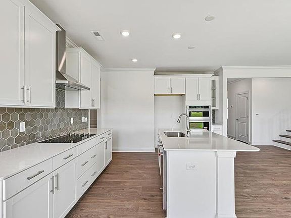 5th image of 17 Greenwillow Dr