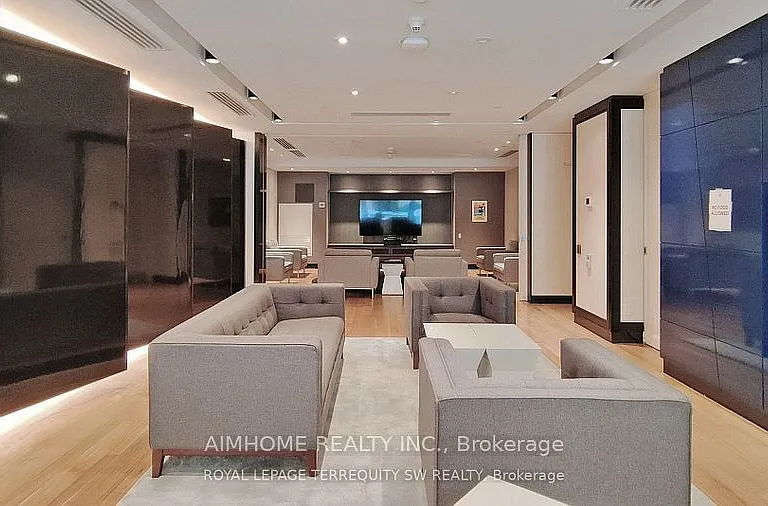 30 Roehampton Ave #2101 — Photo 21