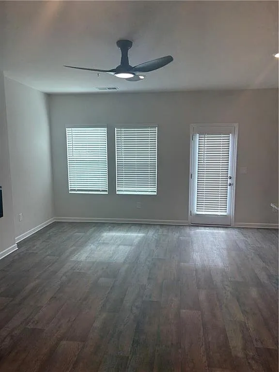 3 bed, 2.5 bath, 1700 sqft, $2,200 — Photo 2