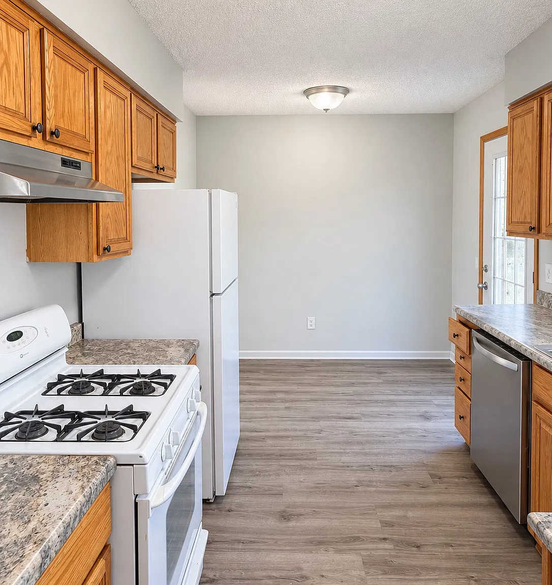 3 bed, 1371 sqft, $1,575 — Photo 3
