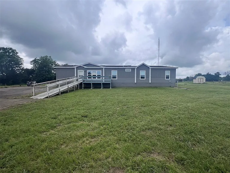 470 FM 896 — Photo 19