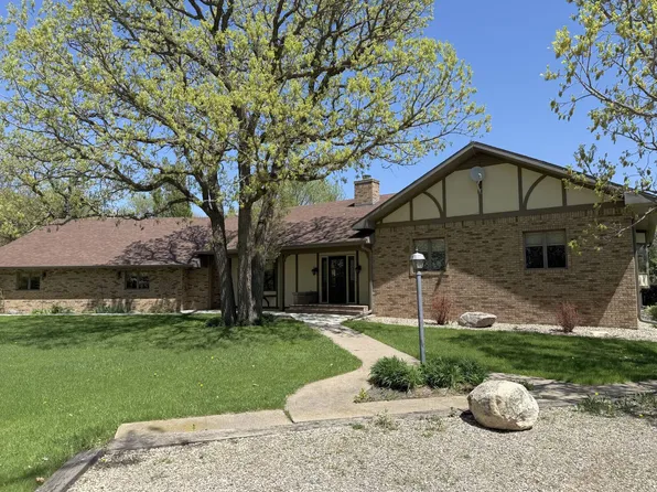 2206 11th Ave SW, Devils Lake, ND 58301