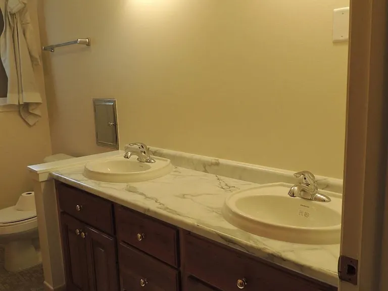 2098 Yorktown Dr — Photo 14