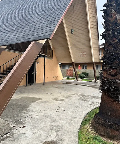 Del Rosa Palms Apartments — Photo 13