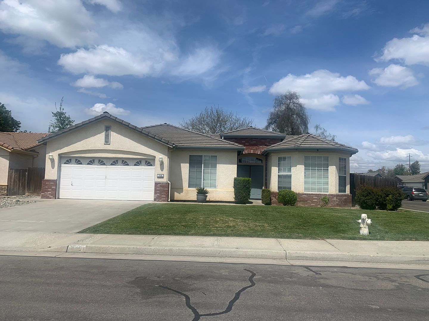748 W Redwood St, Hanford, CA 93230 Zillow