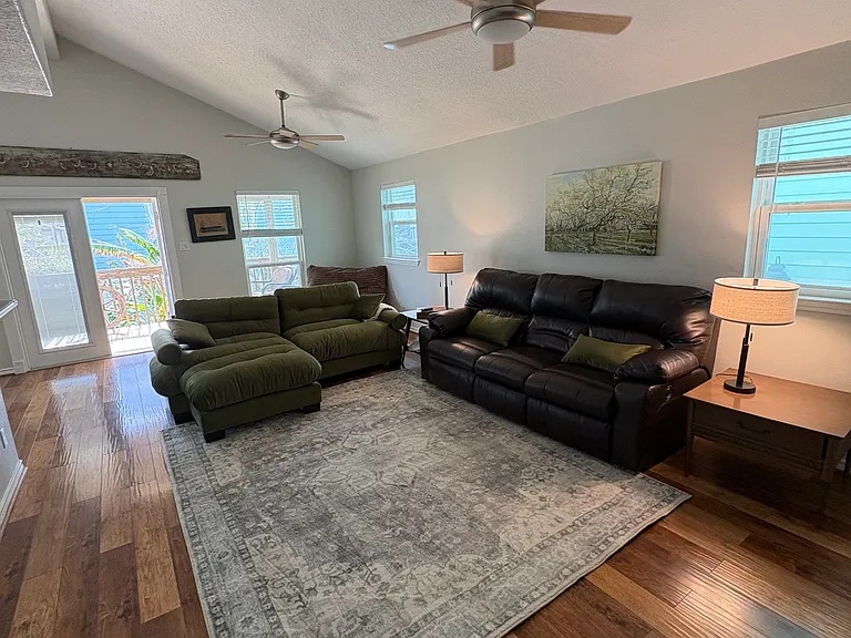 823 Hawthorne Rd — Photo 4