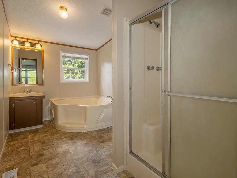 60 Brooklane Dr — Photo 16