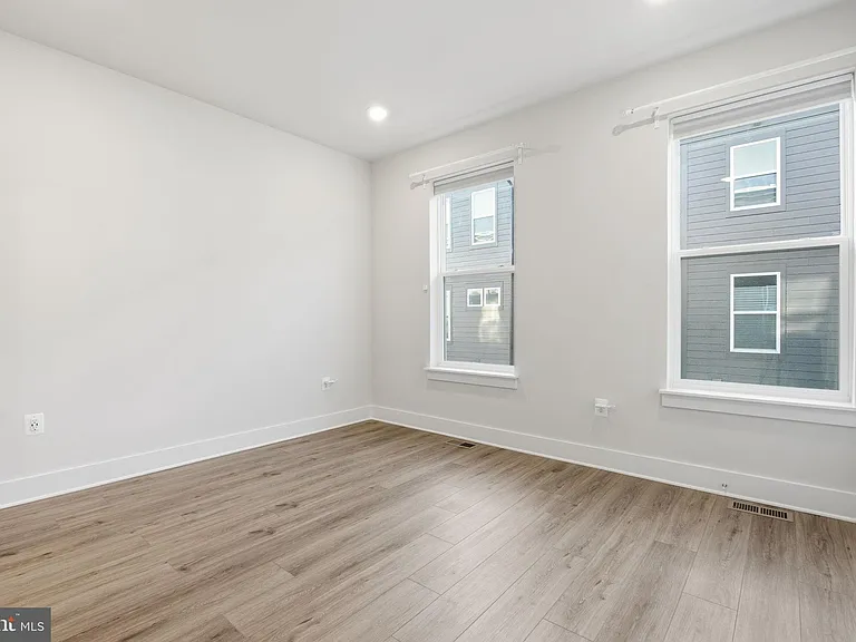 116 Crown St — Photo 17