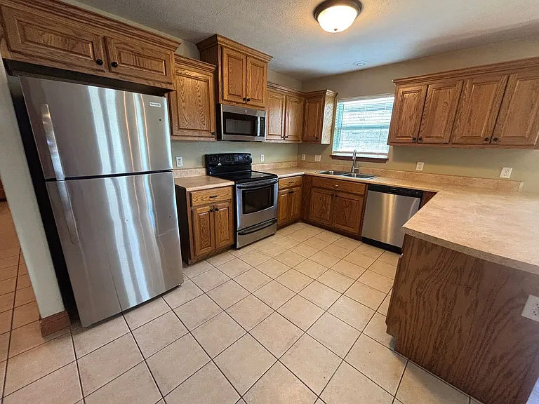 4701 Deerfield Dr — Photo 2