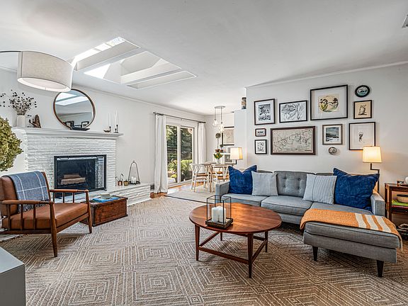 2nd image of 20 Shinnecock Ln