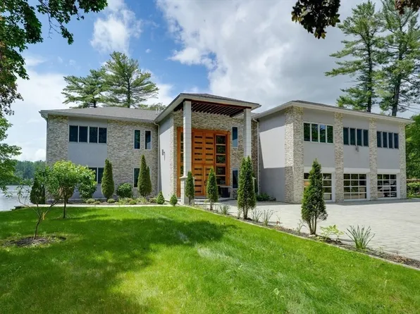 290 Massapoag Rd, Tyngsboro, MA 01879