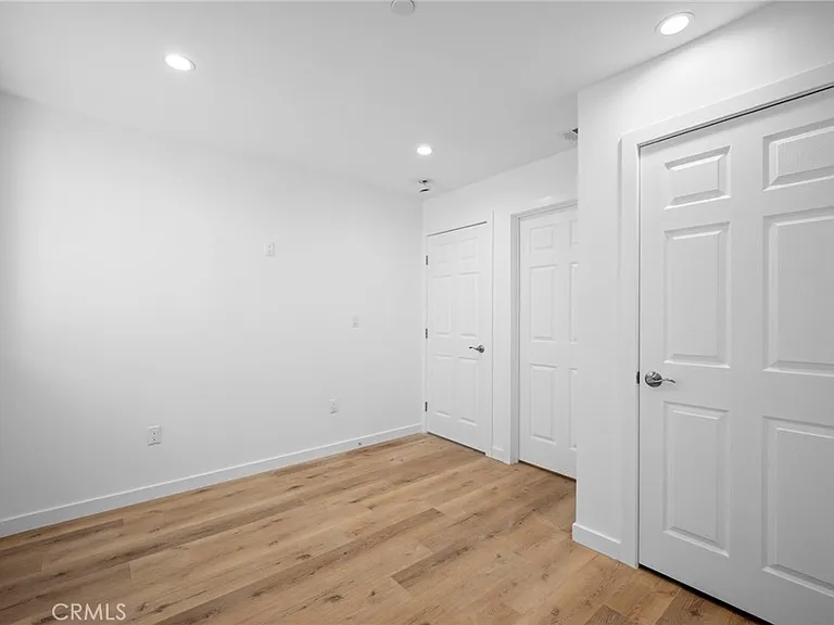 1049 Yarmouth Ave — Photo 17
