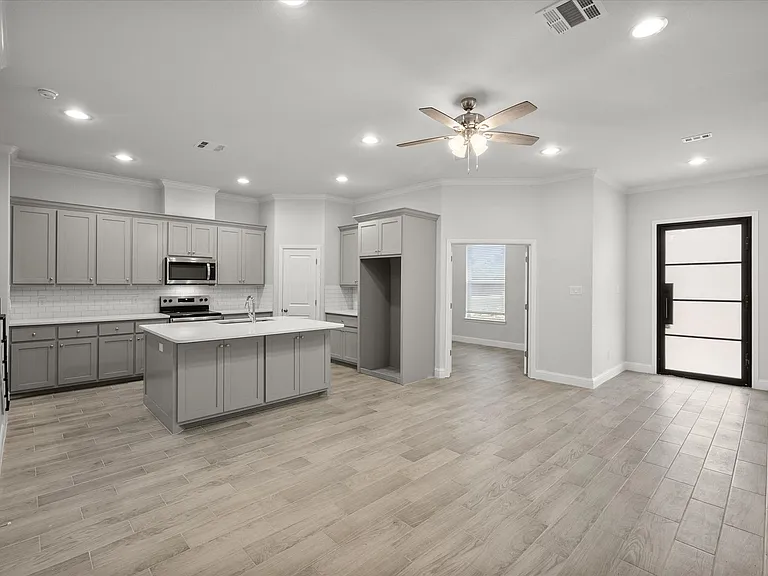 2355 Spring Park Blvd — Photo 7