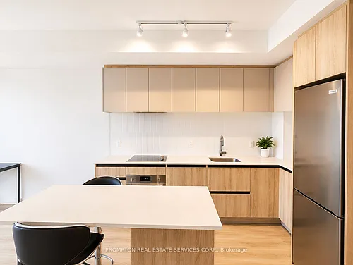 7950 Bathurst St #813 Photo 1