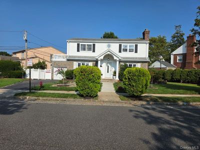 30 Aberdeen Road, New Hyde Park, NY, 11040