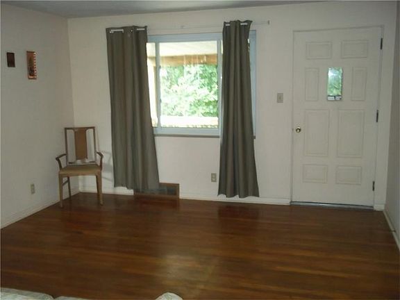 3rd image of 537 Longvue Dr