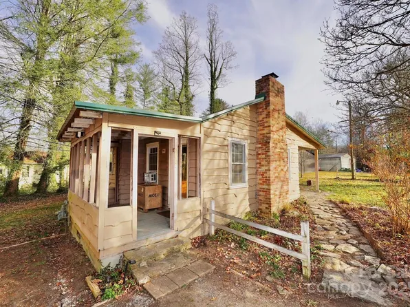 320 Dove Haven Ln, Hendersonville, NC 28791