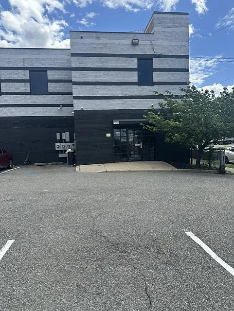 715 Broadway Ave #3