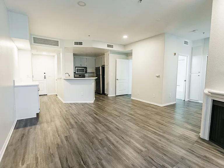 311 South Doheny Drive — Photo 19