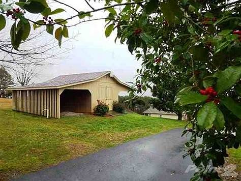 3rd image of 1207 Fairfield Ln