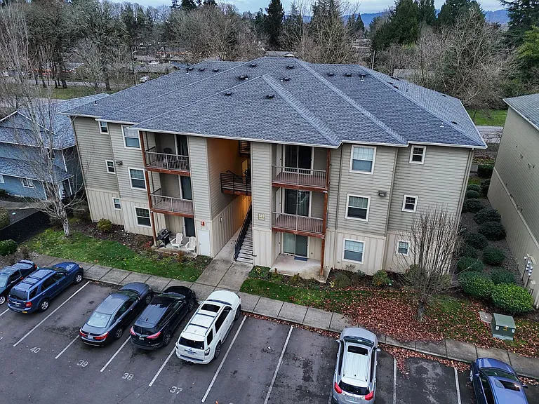 Catron Apartments - 1-3 Bedrooms 2 Bathrooms with In Unit Washer/Dryer and Internet — Photo 73