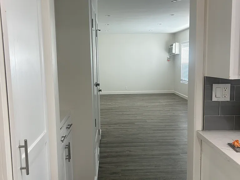 1060 S Sherbourne Dr #207 — Photo 7