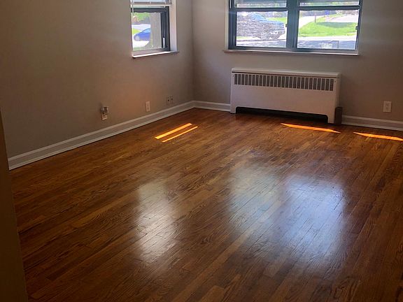 4th image of 4442 W 8th St #1