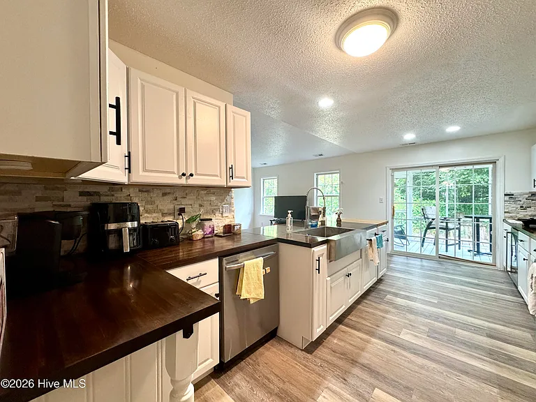 502 Worth Dr — Photo 3
