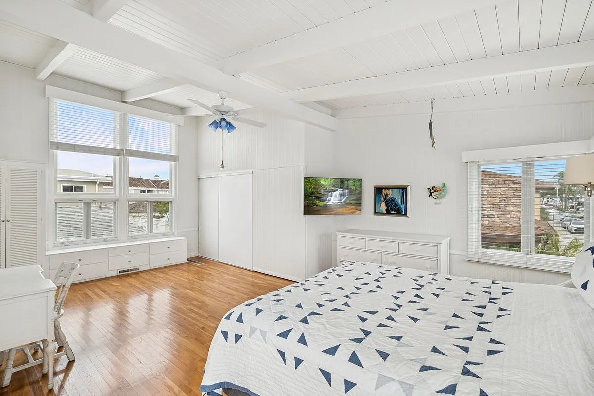 4 bed, 3.0 bath, 2014 sqft, $10,750 — Photo 3