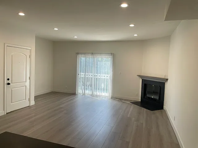 2436 Barry Ave #3