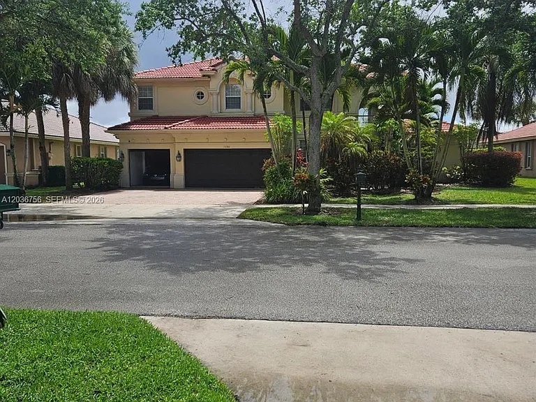 13382 Lakepointe Cir — Photo 2