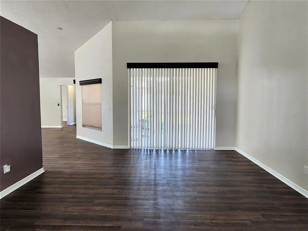 3 bed, 2.0 bath, 1786 sqft, $2,995 — Photo 3