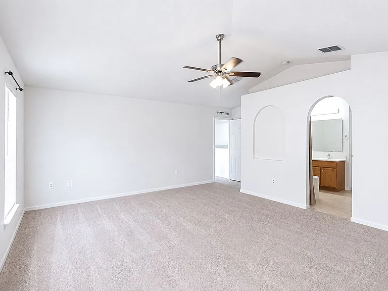 6136 NW Gaylord Ter — Photo 17