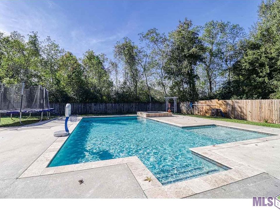 1st image of 17141 Chenier Dr