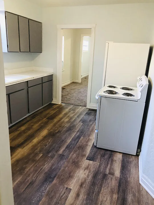 1 bed, 800 sqft, $1,350 — Photo 3
