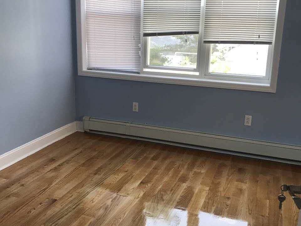 1st image of 11939 6th Ave #1