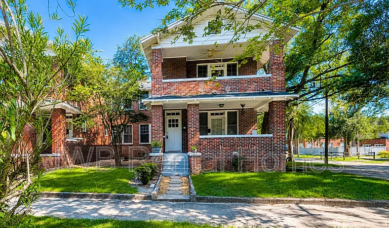 2305 College St — Photo 10