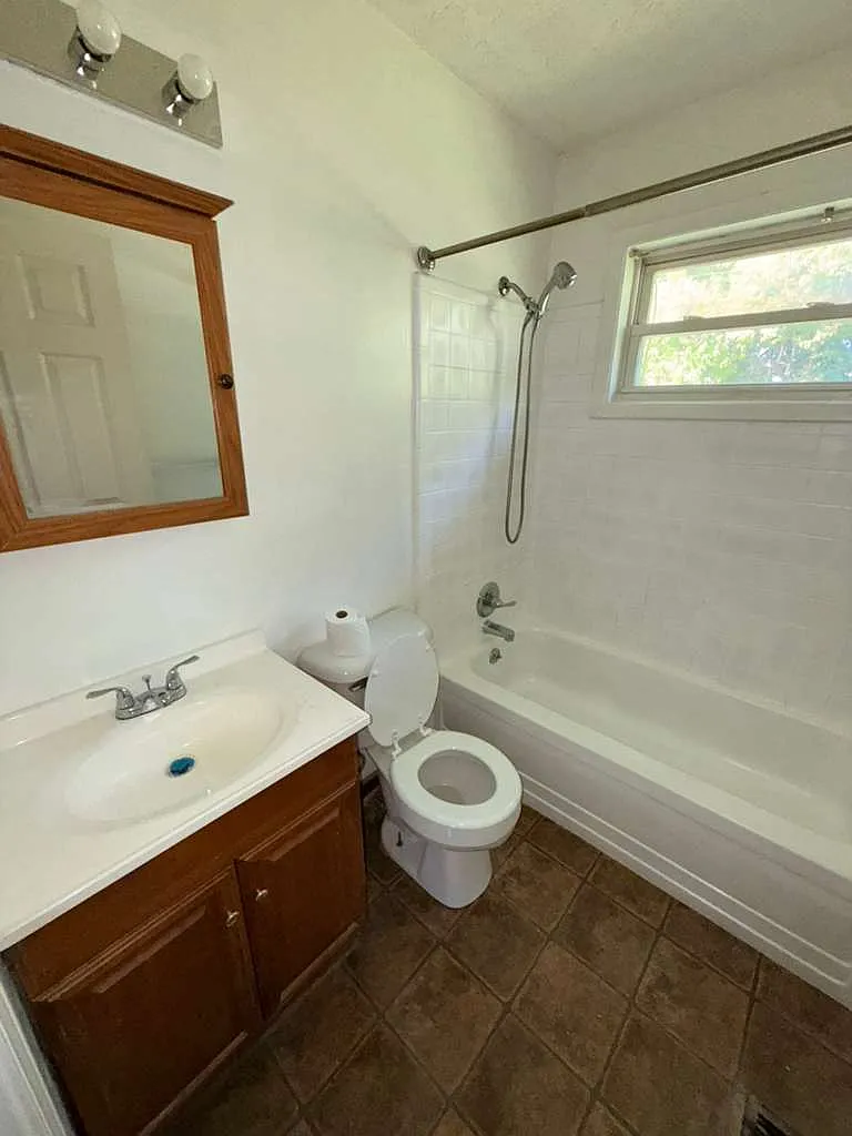3 bed, 1.5 bath, $1,850 — Photo 4