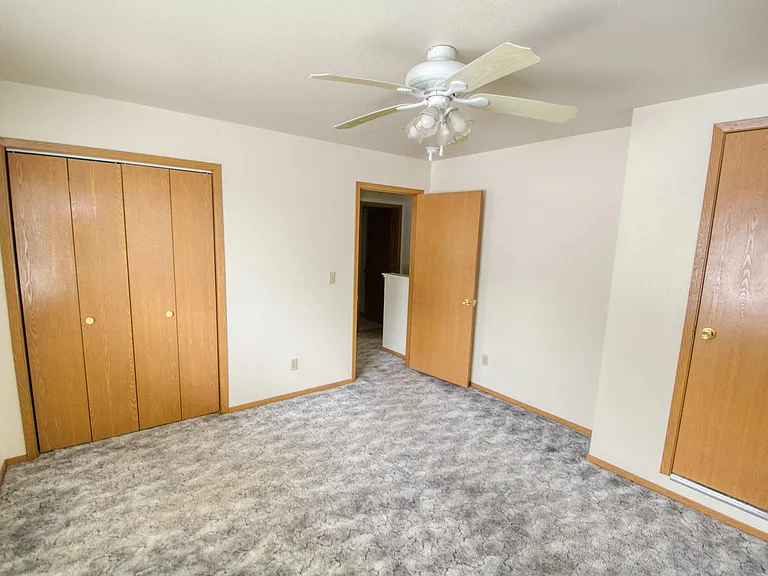 153 N Broadway St — Photo 7