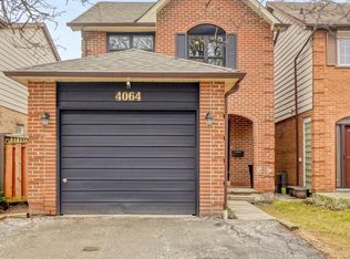 4064 Teakwood Dr, Mississauga, ON L5C 3L5