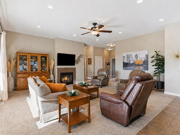 5th image of 1185 Fox Ridge Rd