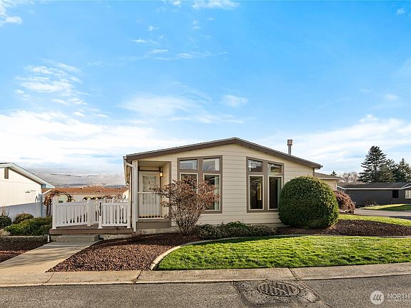 3rd image of 1610 Twin Peaks Drive