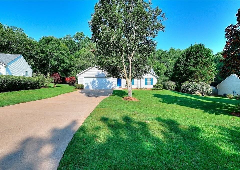 1st image of 504 Stoney Creek Dr