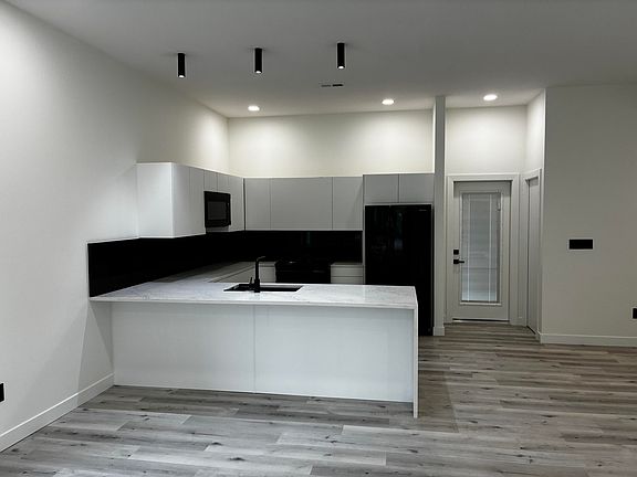 3rd image of 2552 W Madison Street